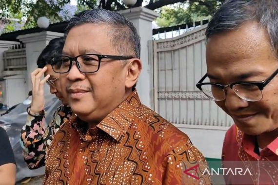 Hasto PDIP Soal Pertemuan Megawati dan Jokowi: Tanya Pak Ari Dwipayana - JPNN.COM