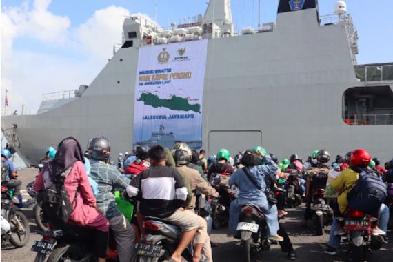 Angkutan Arus Balik Gratis TNI AL dengan Kapal Perang Diberangkatkan dari Surabaya - JPNN.COM