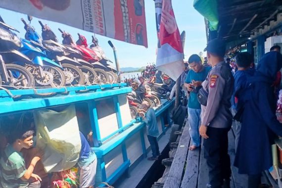 Arus Balik Lebaran, Penumpang Kapal di Pelabuhan Rasau Jaya Naik hingga 100 Persen - JPNN.COM