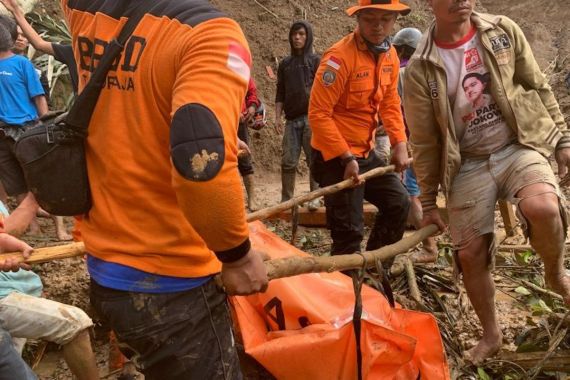Longsor di Tana Toraja, 2 Korban Hilang Masih Dalam Pencarian - JPNN.COM