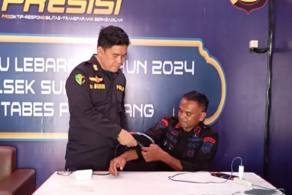 Tim Dokkes RS Bhayangkara Palembang Periksa Kesehatan Petugas yang Berjaga dan Pemudik - JPNN.COM