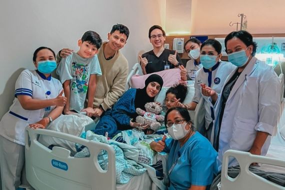 Fairuz A Rafiq Ungkap Kondisi Terkini Setelah Dirawat di Rumah Sakit - JPNN.COM