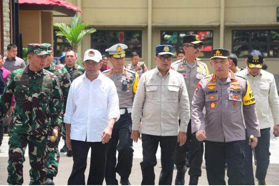 Panglima TNI Bersama Sejumlah Tokoh Tinjau Arus Balik Lebaran 2024, Lihat - JPNN.COM