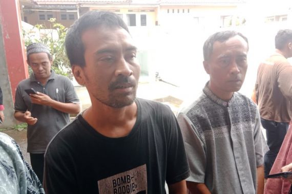 Anung, Suami dan Ayah Korban Pembunuhan di Palembang Minta Pelaku Dihukum Berat - JPNN.COM