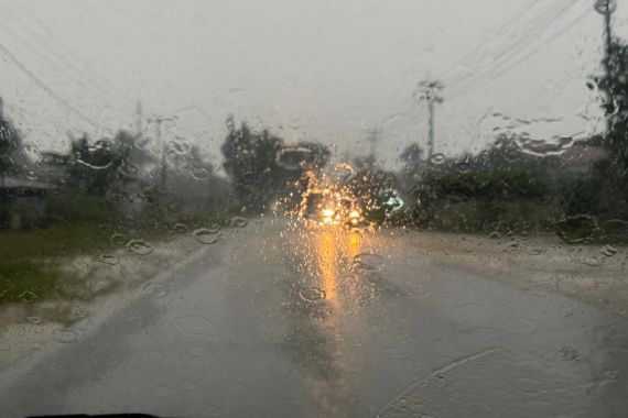 Prakiraan Cuaca di Riau, 16 April 2024, BMKG: Waspada Hujan Lebat & Angin Kencang - JPNN.COM