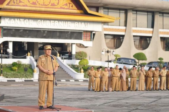 Pj Gubri Minta Kadis dan Pegawai Bekerja Maksimal Kejar Ketertinggalan Kinerja - JPNN.COM