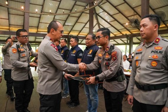 Sukses Ungkap Kasus Pembunuhan Sadis di Macan Lindungan Palembang, Tim Gabungan Dapat Pin Emas - JPNN.COM