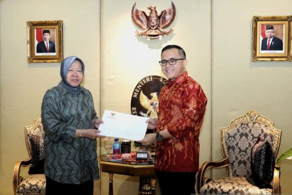 Menteri Anas Menyetujui Formasi CPNS dan PPPK Kemensos, Mensos Risma Bilang Begini   - JPNN.COM