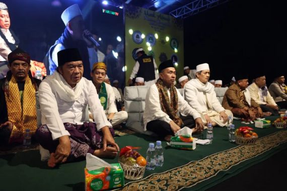 Pj Gubernur Al Muktabar Hadiri Haul Agung Sultan Maulana Hasanuddin Banten, Ini Pesannya - JPNN.COM