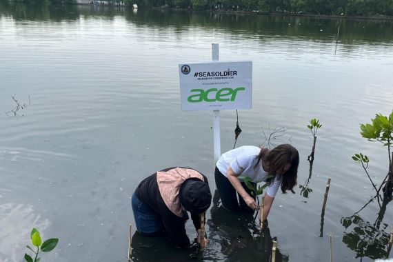 Hari Bumi, Acer Indonesia Tanam 2.500 Pohon Mangrove - JPNN.COM