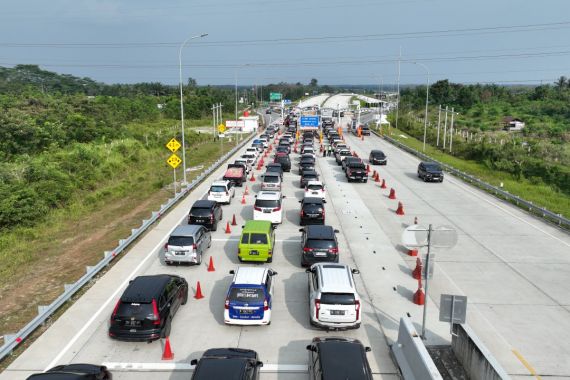 Mudik Lebaran 2024, Tol Trans Sumatera Dilintasi 2,1 Juta Kendaraan - JPNN.COM