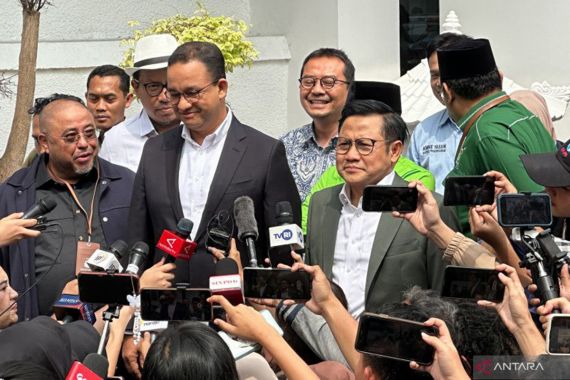 Ekspresi Anies-Muhaimin saat Menghadiri Penetapan Prabowo-Gibran Pemenang Pilpres 2024 - JPNN.COM