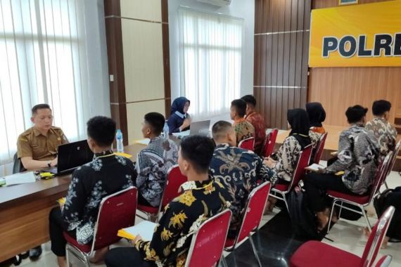 500 Warga Kubu Raya Mendaftar Sebagai Calon Anggota Polri - JPNN.COM