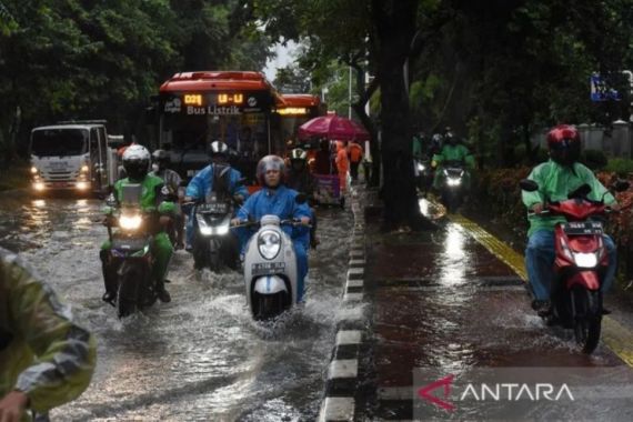 Banjir Jakarta Hari Ini, 5 RT di Jaksel Terendam - JPNN.COM