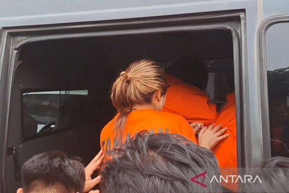 Polisi Bawa Chandrika Chika ke BNN Untuk Asesmen - JPNN.COM