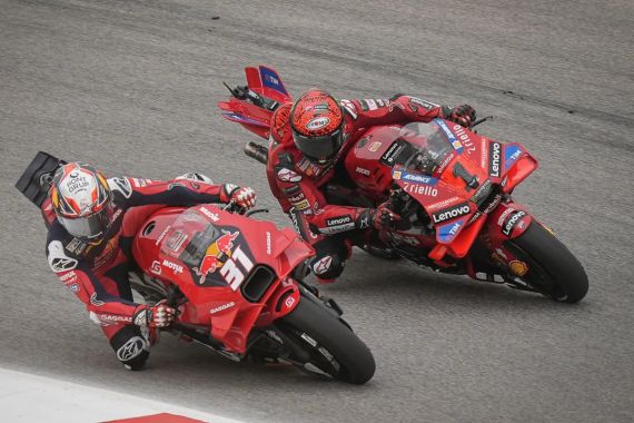 Hasil Practice MotoGP Spanyol: 9 Pembalap Kecelakaan, Pecco Paling Kencang - JPNN.COM
