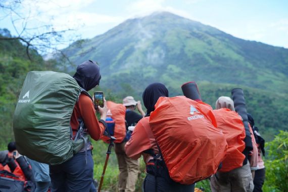 Pendakian Gunung Kembang, Puncak Indah Tanpa Sampah - JPNN.COM