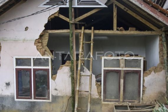 BNPB: 110 Rumah Rusak dan 75 KK Terdampak Gempa Garut - JPNN.COM