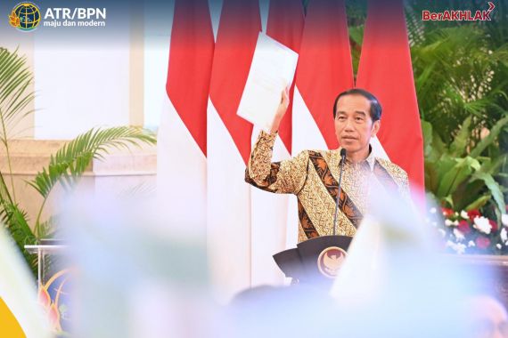 Besok, Presiden Jokowi akan Serahkan 10.323 Sertifikat Tanah Elektronik di Banyuwangi - JPNN.COM
