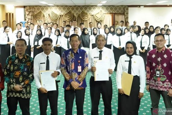 Ratusan PPPK 2023 Teken Kontrak Kerja, Serfianus: Mereka Siap Bekerja Secara Profesional - JPNN.COM