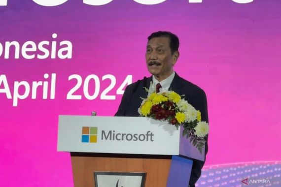 Microsoft Berinvestasi di Indonesia, Luhut: Anda Tidak akan Menyesal, Saya Janji - JPNN.COM