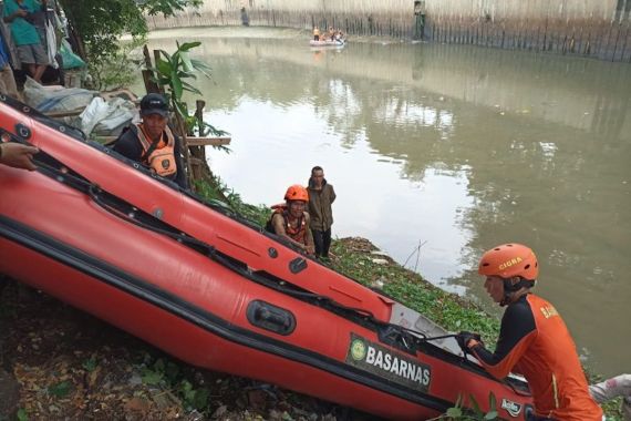 2 Warga Tenggelam di Ciliwung, Basarnas Jakarta Bergerak Melakukan Pencarian - JPNN.COM