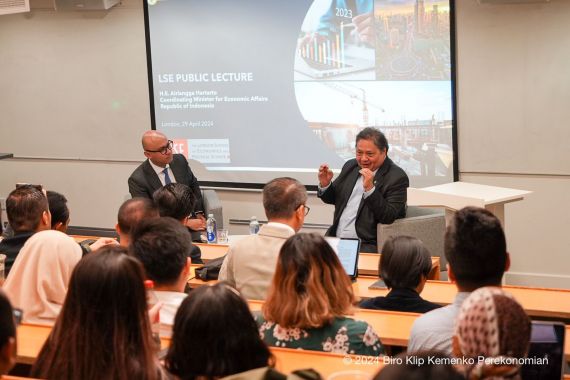 Kuliah Tamu di LSE, Menko Airlangga Optimistis Visi Indonesia Emas 2045 Tercapai - JPNN.COM