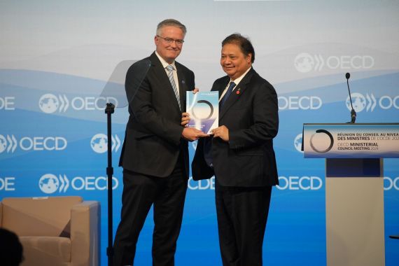 Menko Airlangga Resmi Terima Peta Jalan Aksesi Keanggotaan OECD Indonesia - JPNN.COM