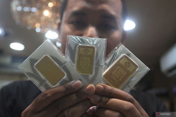 Naik Lagi, Harga Emas Antam Hari Ini Tembus Rp 1,471 Juta Per Gram - JPNN.COM