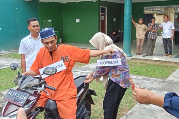 Polisi Gelar Rekontruksi Kasus Begal yang Tewaskan Mahasiswi, Kekasih Korban Menangis - JPNN.COM