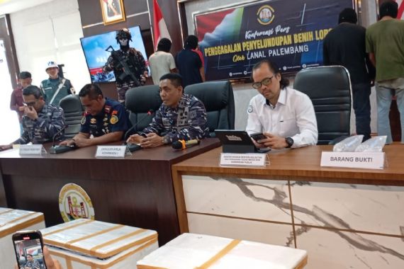 Tim F1QR Lanal Palembang Menggagalkan Penyelundupan 99.648 Benih Lobster ke Singapura  - JPNN.COM