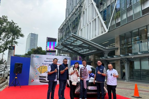 Tebar Apresiasi, BRI Serahkan Mobil & Logam Mulia kepada Pemenang 'Super AgenBRILink' - JPNN.COM