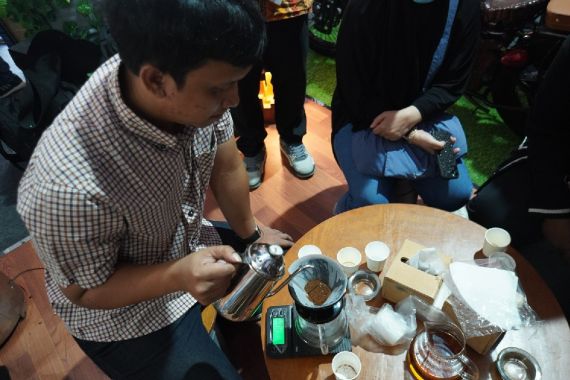 Kemendikbudristek Buka Magang di Industri untuk Instruktur Barista dan Otomotif 2024 - JPNN.COM