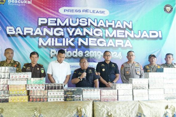 Bea Cukai Bojonegoro Musnahkan Batang Rokok Ilegal, Jumlahnya Fantastis - JPNN.COM