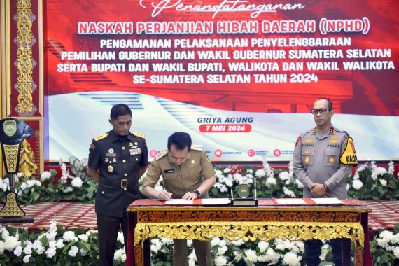 Teken NPHD Pengamanan Pilkada 2024, Pj Gubernur Sumsel Agus Fatoni Berpesan Begini - JPNN.COM