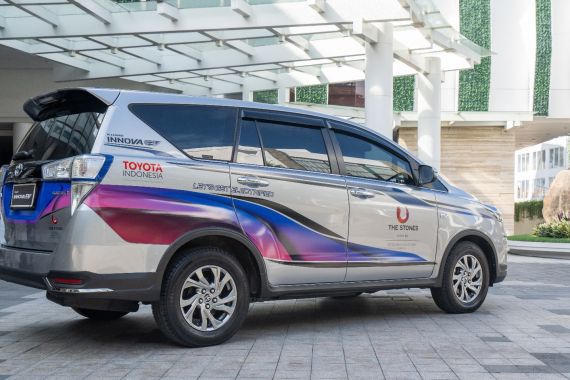 TMMIN Meluncurkan Toyota Kijang Innova Listrik Pertama di Dunia - JPNN.COM