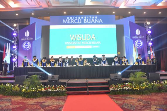 Wisuda UMB 2024, Rektor Sampaikan 3 Pesan Penting soal Kepemimpinan - JPNN.COM