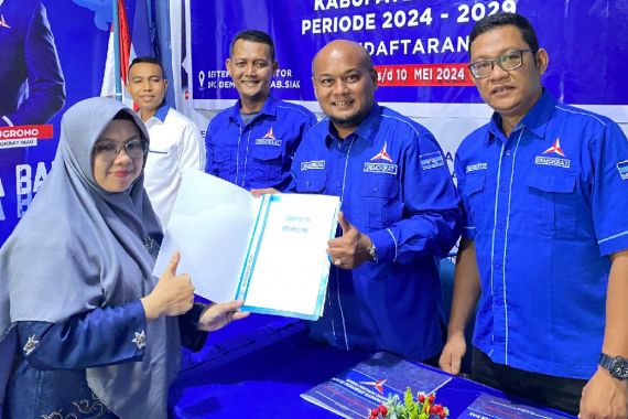 Daftar Cabup Keenam Parpol Besar, Afni Siap Rangkul Semuanya untuk Siak - JPNN.COM