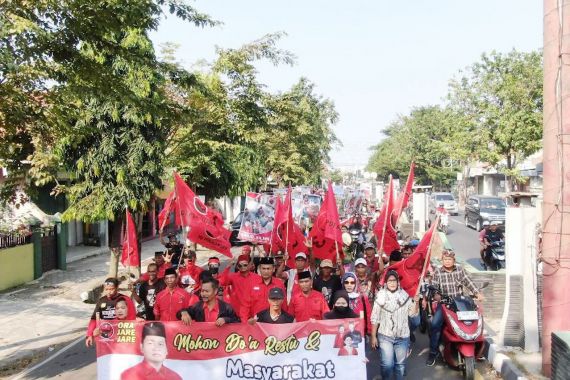 Lihat, Ribuan Massa Kawal Narjo Daftar Balon Bupati Brebes - JPNN.COM