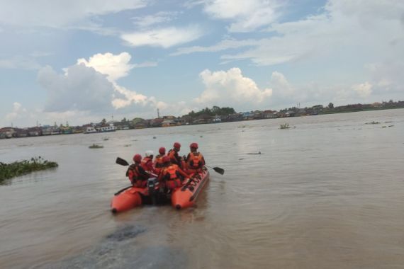 Remaja Palembang Tenggelam Saat Berenang di Sungai Musi - JPNN.COM