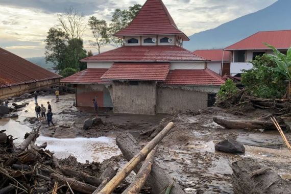 Dunia Hari Ini: Banjir Lahar Dingin Gunung Marapi, 37 Orang Tewas - JPNN.COM