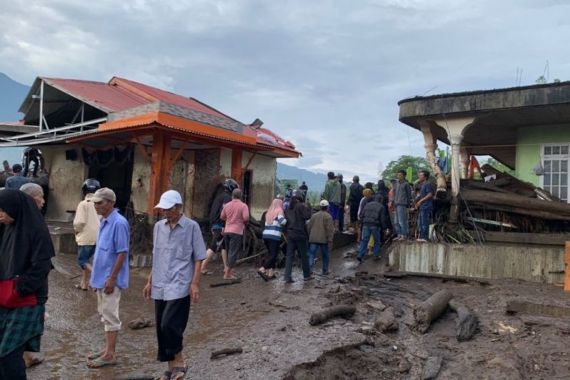 Banjir Lahar Dingin Gunung Marapi, 204 Warga Agam Mengungsi - JPNN.COM