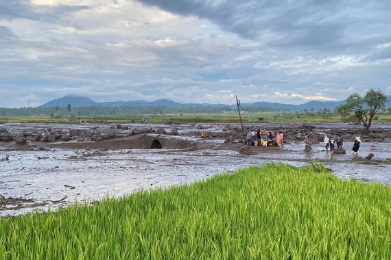 Innalillahi, 15 Orang Meninggal Dunia Akibat Banjir Bandang di Agam - JPNN.COM