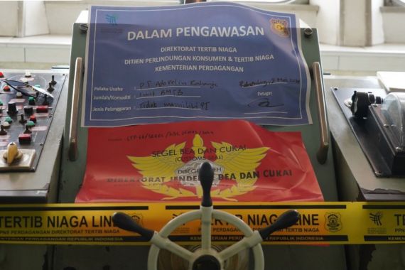 Bea Cukai Dampingi Mendag Zulkifli Hasan Ekspose Temuan Kapal Tanker Tanpa Izin Impor - JPNN.COM