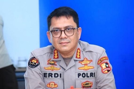 Polri Bantu Pulihkan Jalur Penghubung Padang-Bukittinggi - JPNN.COM