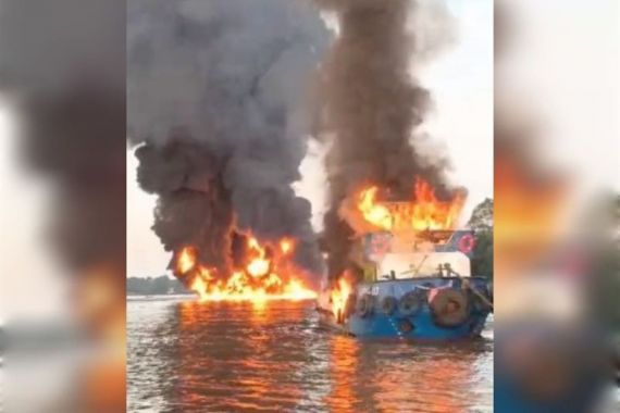 Tugboat Terbakar di Barsel, 3 ABK Luka Bakar, 2 Orang Dinyatakan Hilang - JPNN.COM