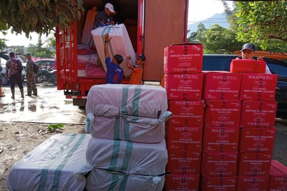 Kemensos Salurkan Bantuan untuk Korban Banjir Lahar Dingin di Sumbar - JPNN.COM