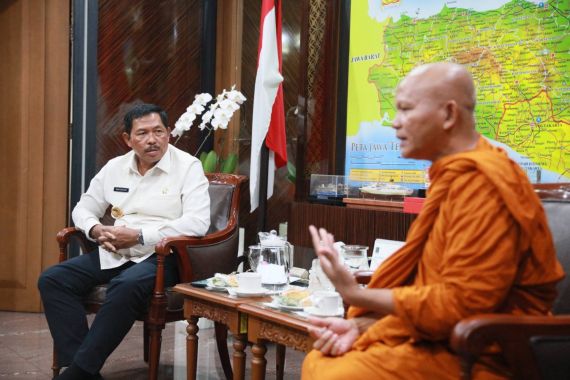 Sambut Kedatangan Bhikkhu Thudong, Pj Gubernur Jateng Siap Kawal Perayaan Waisak 2024 - JPNN.COM