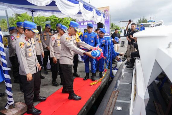 Irjen Midi Siswoko Minta Anak Buahnya Antisipasi Pengamanan Laut - JPNN.COM