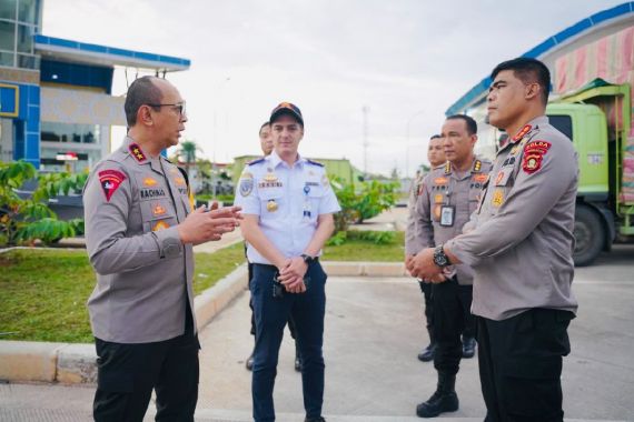 Tertibkan Kendaraan ODOL, Kapolda Sumsel Tempatkan 9 Personel Polri di UPPKB Kertapati - JPNN.COM